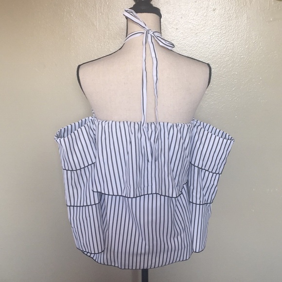 🎉HP🎉 Tiered Sleeve Cold Shoulder Halter Blouse - Picture 7 of 8